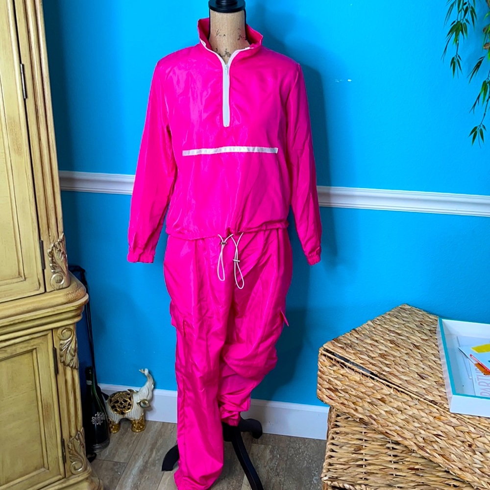 NWOT Women’s 2 Piece Hot Pink Set Sz Large